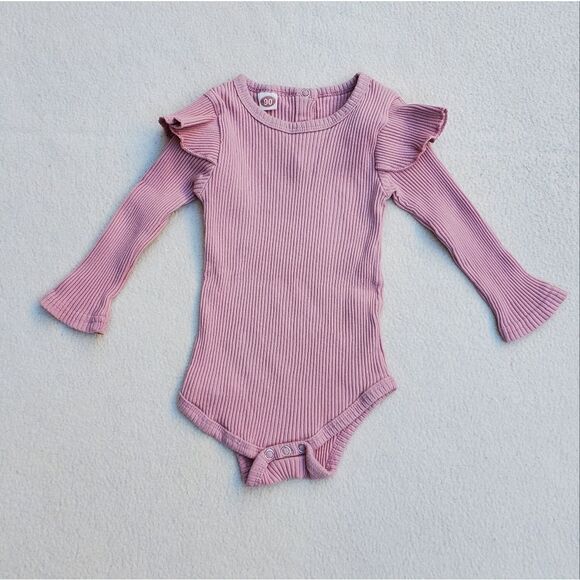 NWOT Ruffle Ribbed Bodysuit and Paper Bag Waist Pants Size 12-18 Months - Picture 2 of 10